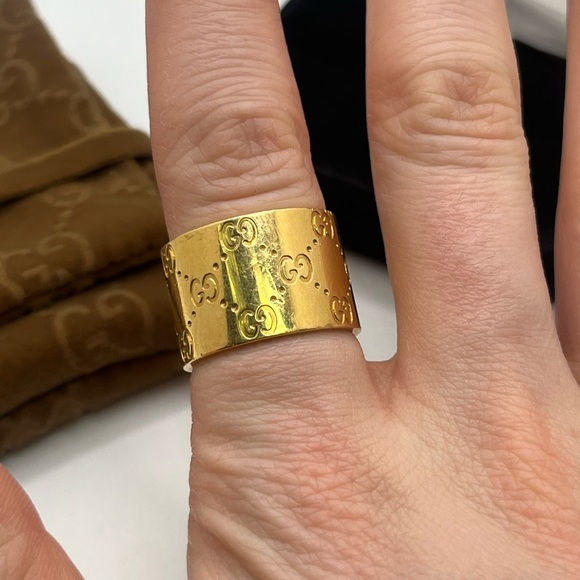 Authentic GUCCI Icon Logo 18K Yellow Gold Ring Band - Picture 9 of 10